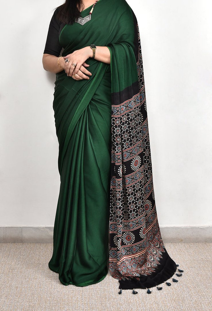 PALLU DARK FOREST GREEN MODAL SILK DIGITAL PRINTED SAREE