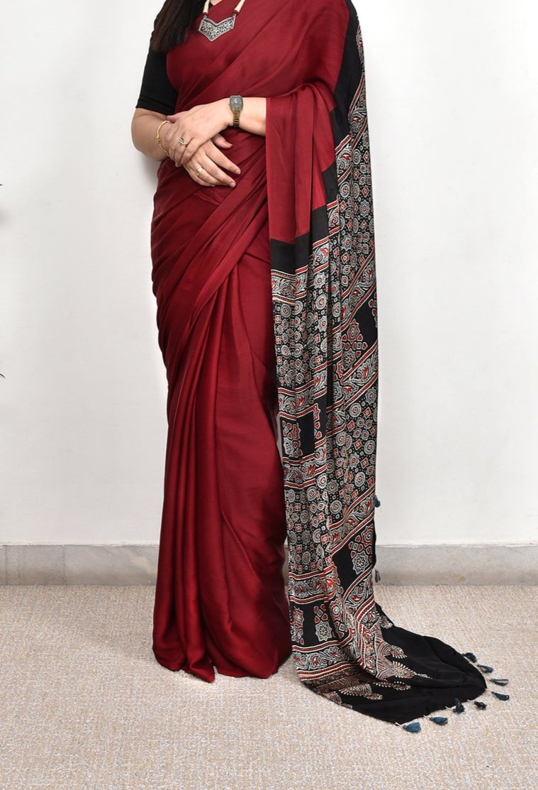 PALLU DARK MAROON MODAL SILK DIGITAL PRINTED SAREE
