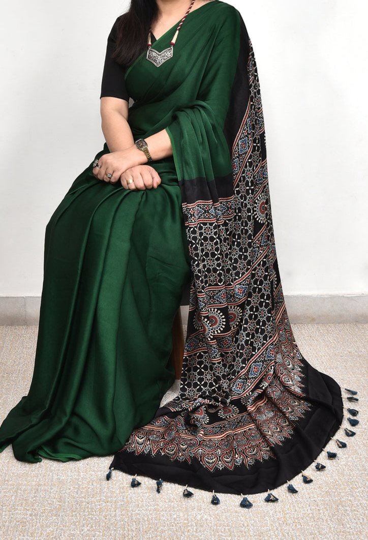 PALLU DARK FOREST GREEN MODAL SILK DIGITAL PRINTED SAREE