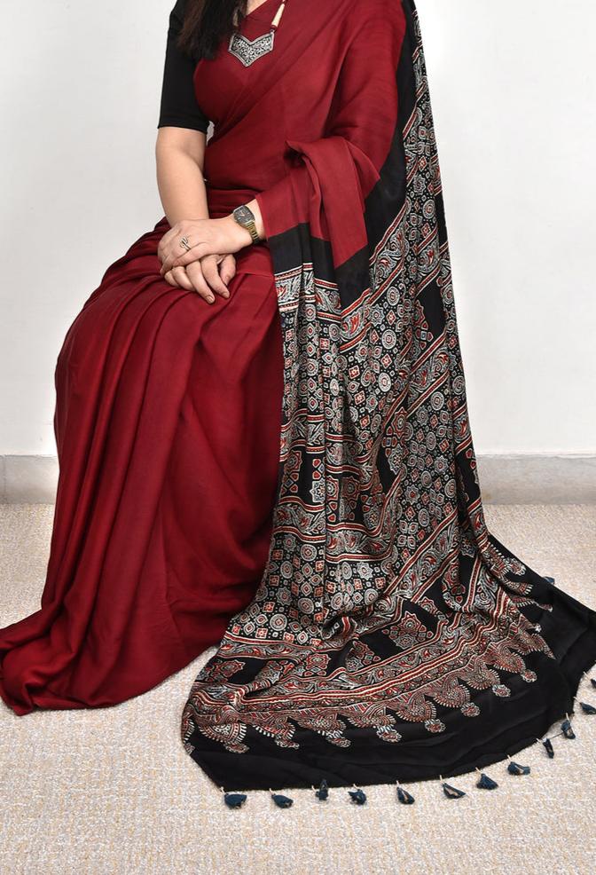 PALLU DARK MAROON MODAL SILK DIGITAL PRINTED SAREE